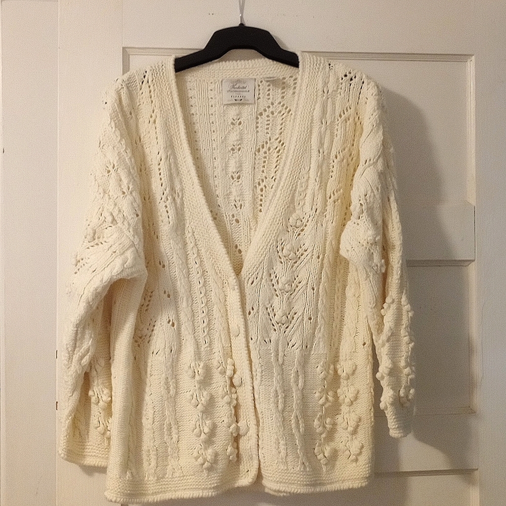 Handknitted vintage express cream sweater